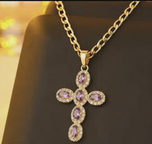 Charger et lire la vidéo dans la visionneuse de la Galerie, Collier Croix dorée avec pierres de couleurs variées
